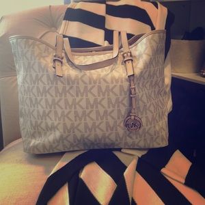 Michael Kors Jet Set Tote